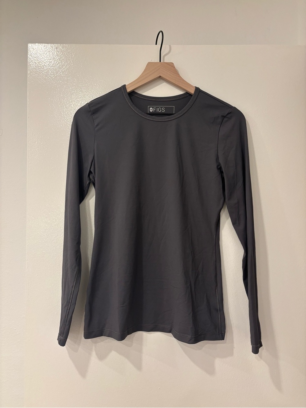 FIGS Women's Long Sleeve Crew Top - Charcoal